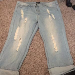 Forever 21 distressed Capri